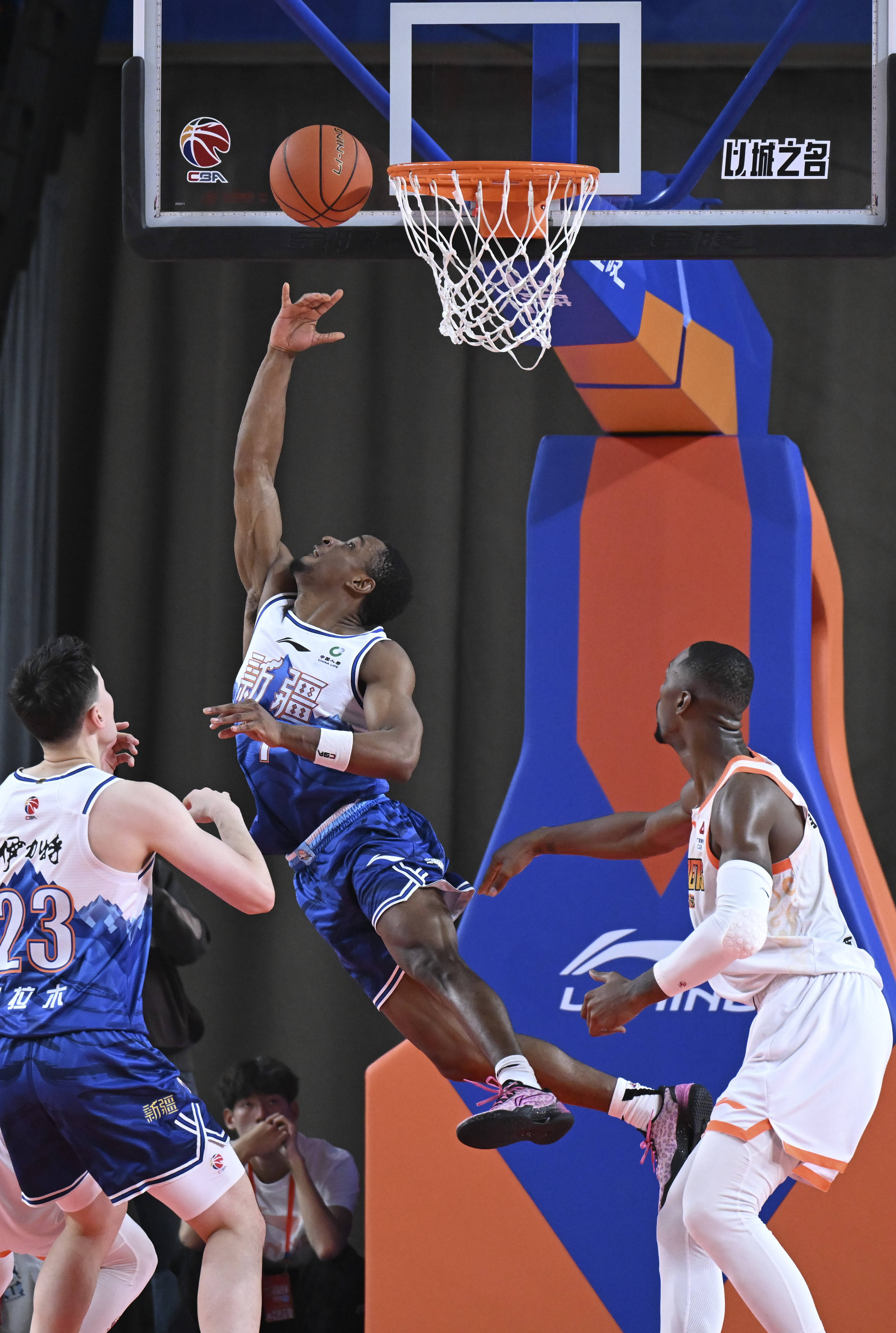 文班亚马21岁入选全明星