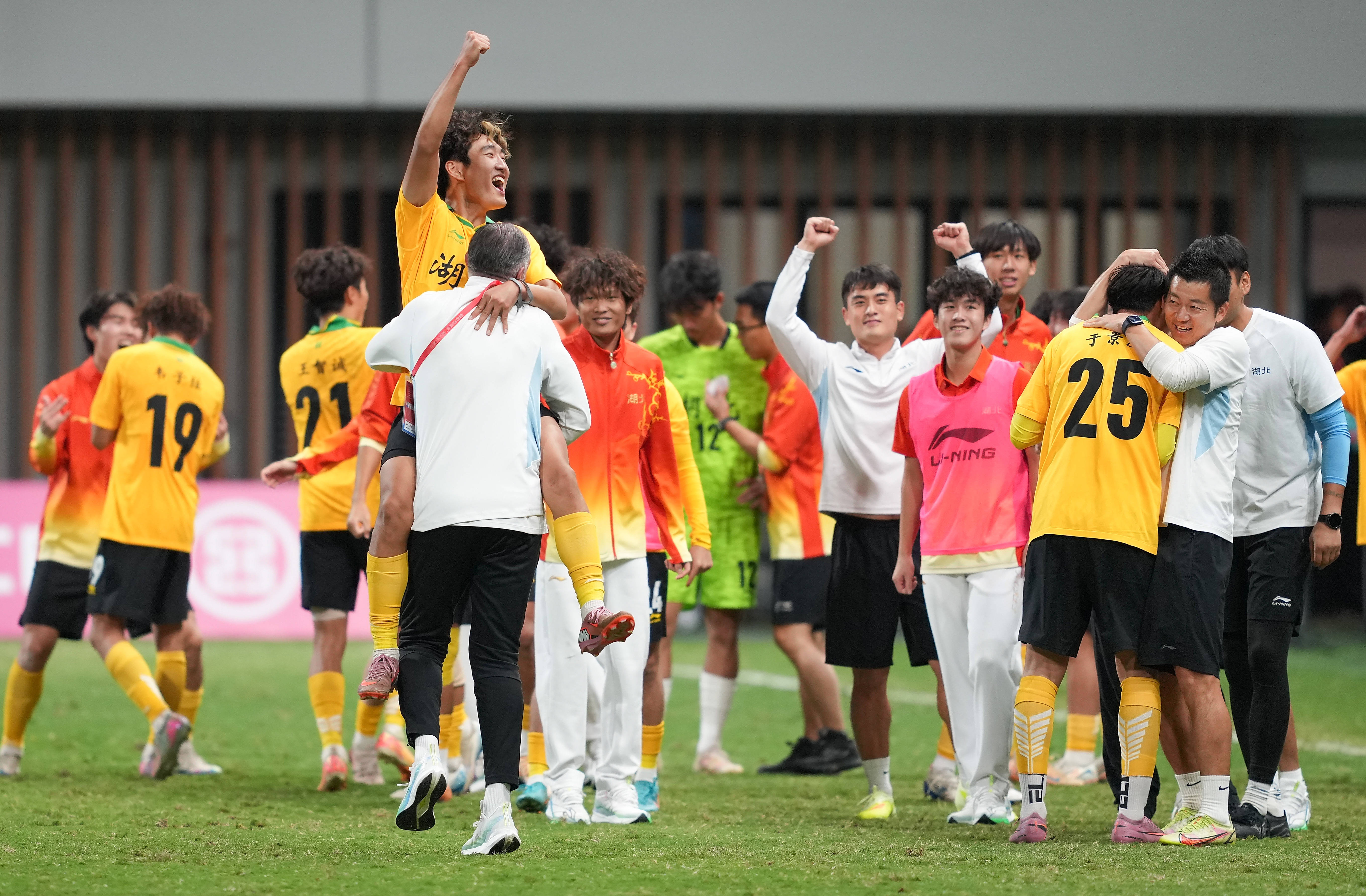 这也行？Ning连续十五场比赛得分超过问鼎冠军转会期巴塞罗那调整名单以备德国杯，莎拉波娃与40激战曼联分钟